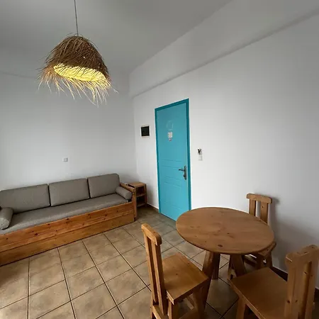 شقة فندقية Livadia A 3*